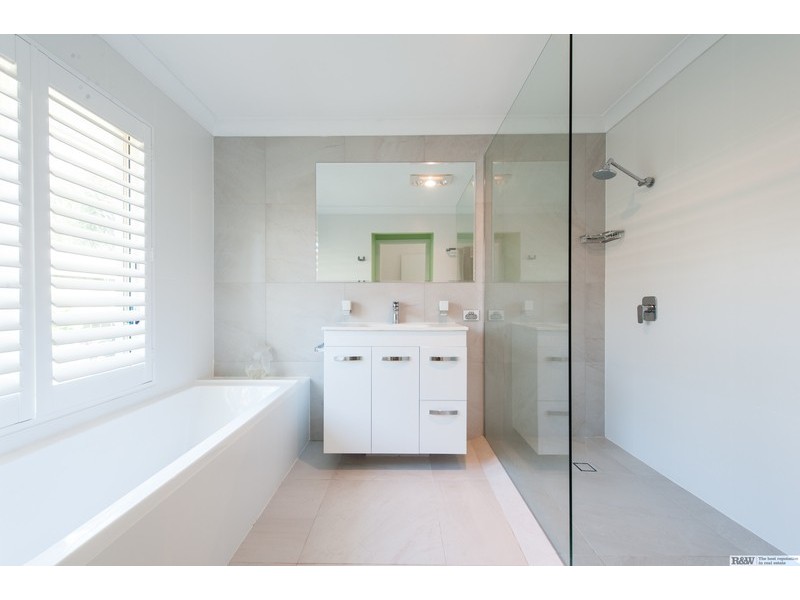 10 Sternlight Street, Noosa Waters QLD 4566