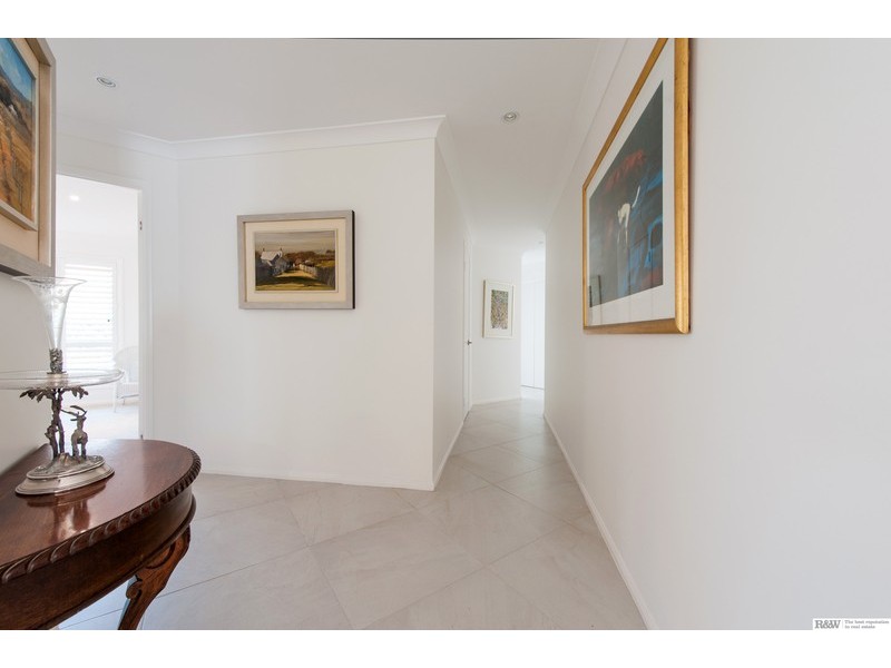 10 Sternlight Street, Noosa Waters QLD 4566
