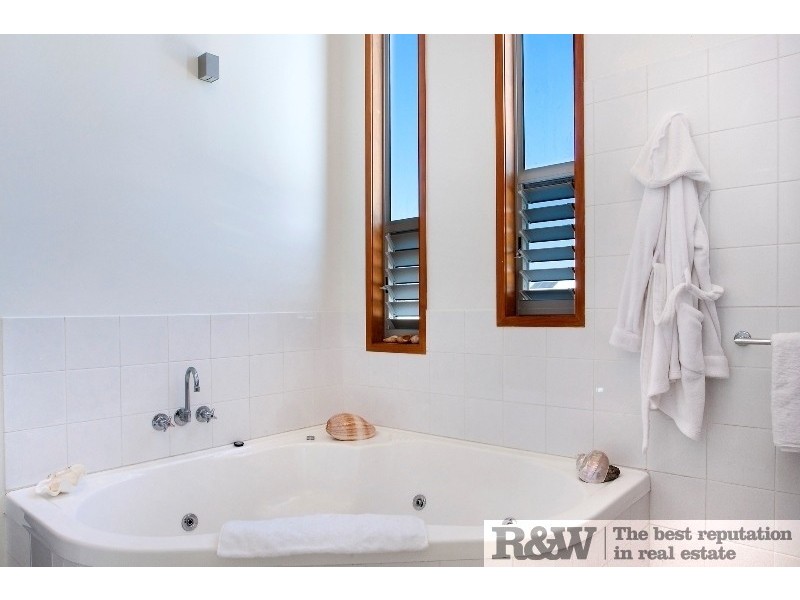 11 Mermaid Quay, Noosa Waters QLD 4566