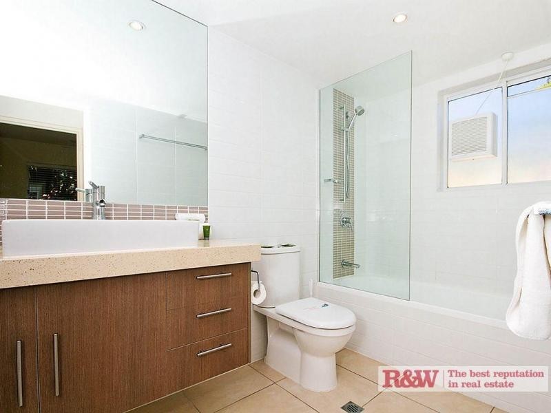 11/2 Noosa Crest, Noosa Drive, Noosa Heads QLD 4567