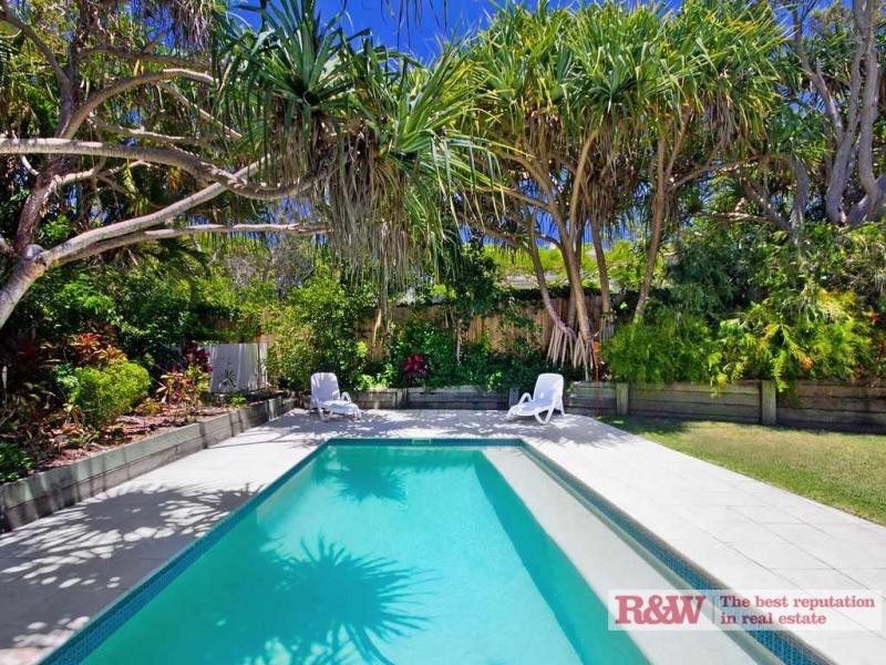 16 Ross Crescent, Sunshine Beach QLD 4567