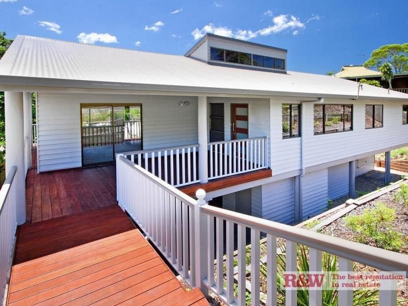 7 Arkana Drive, Noosa Heads QLD 4567