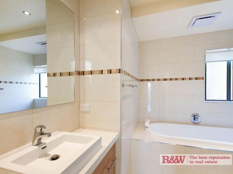 3/2 Melton, Attunga Heights, Noosa Heads QLD 4567