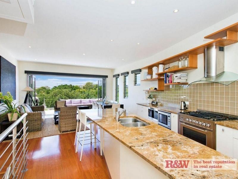 9 Russell Street, Noosaville QLD 4566