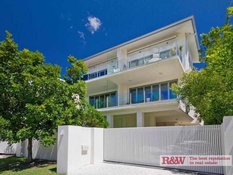 9 Russell Street, Noosaville QLD 4566