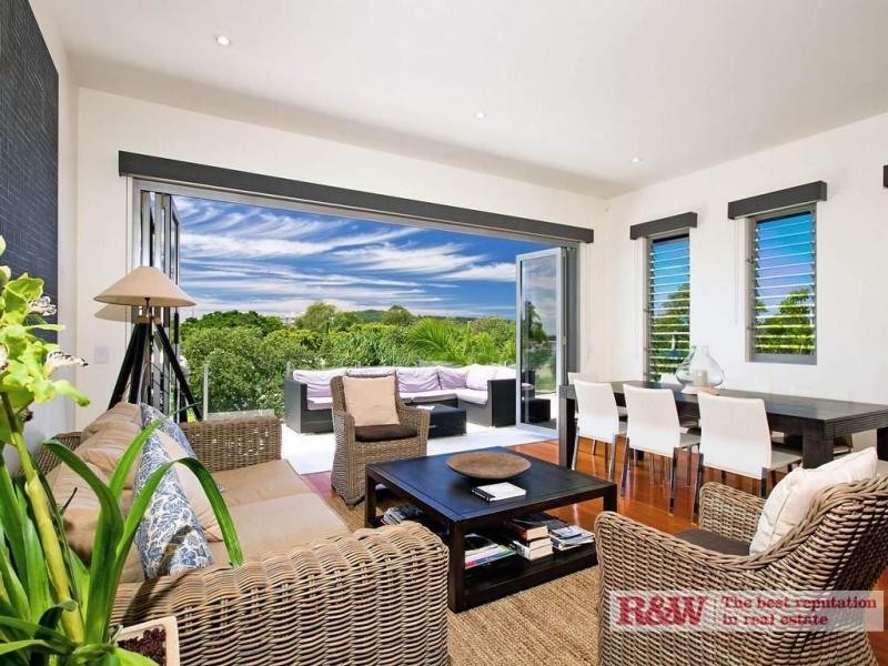 9 Russell Street, Noosaville QLD 4566