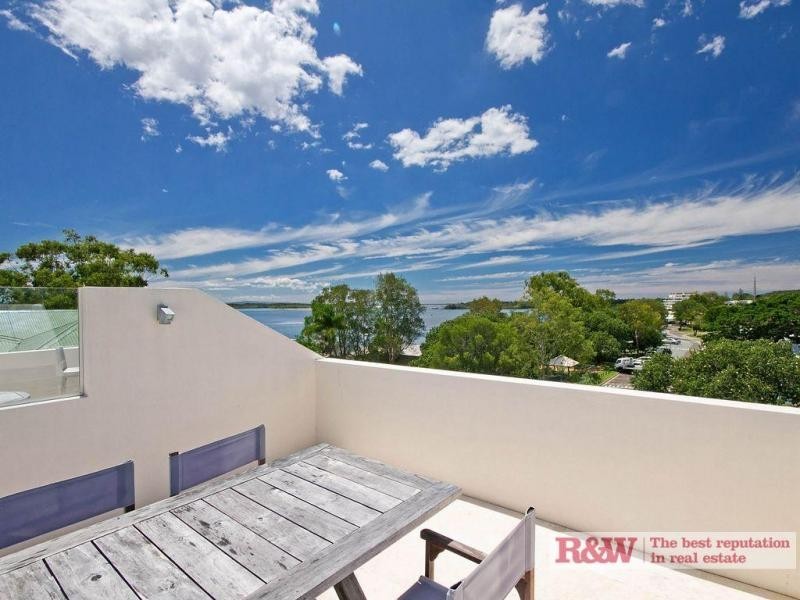 9 Russell Street, Noosaville QLD 4566