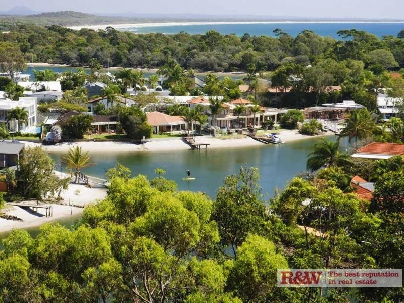 2/5 Natasha Avenue, Noosa Heads QLD 4567