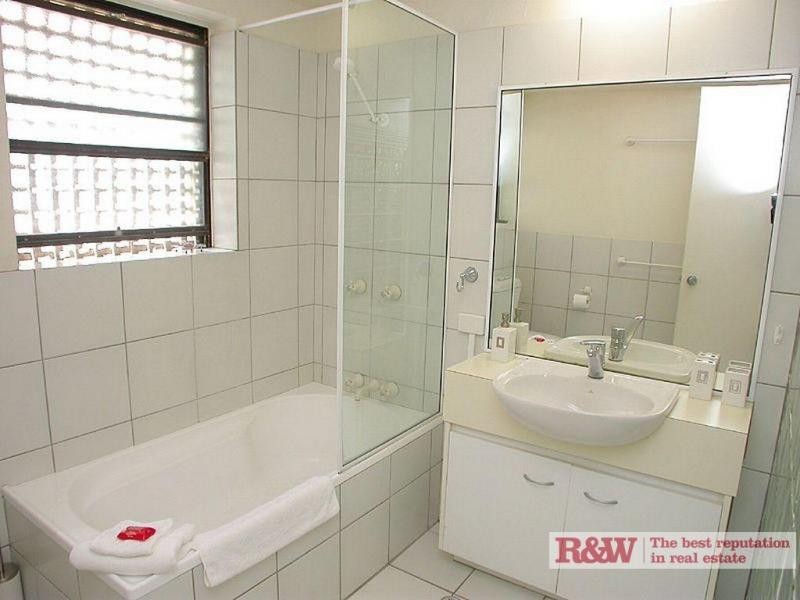 2/5 Natasha Avenue, Noosa Heads QLD 4567