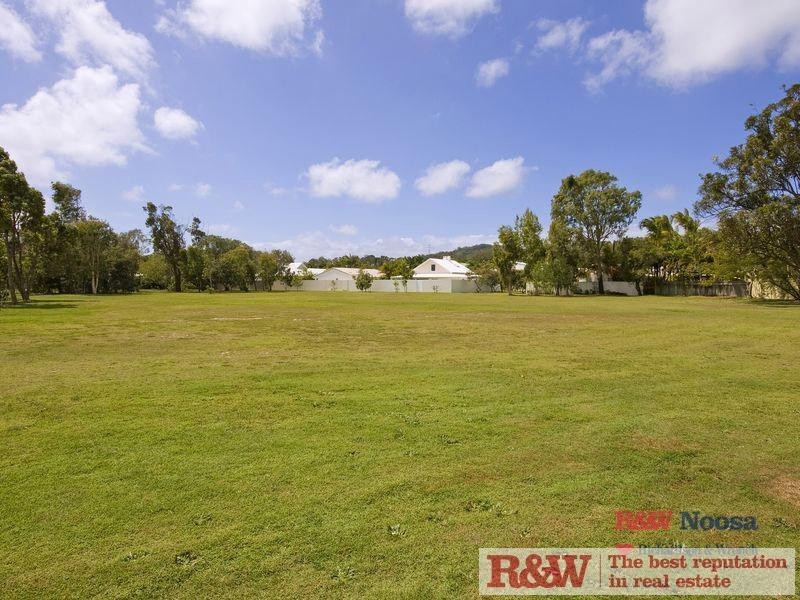 42 Wyuna Drive, Noosaville QLD 4566
