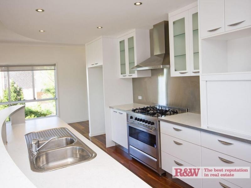 11 Voyagers Place, Sunrise Beach QLD 4567