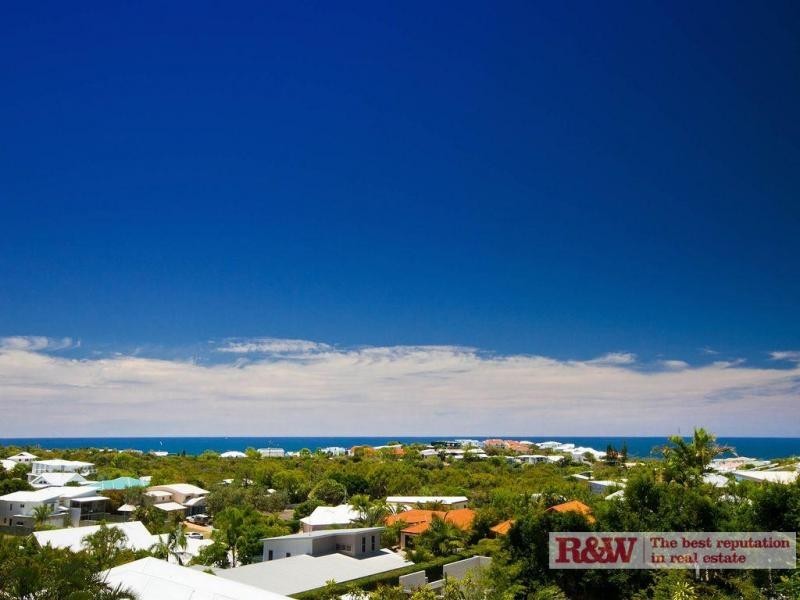 11 Voyagers Place, Sunrise Beach QLD 4567