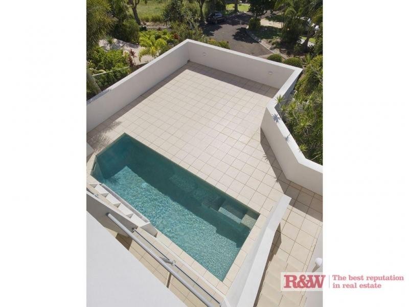 11 Voyagers Place, Sunrise Beach QLD 4567