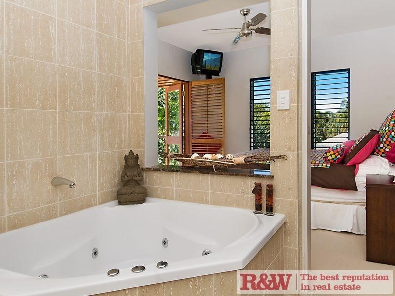 35 Waterside Court, Noosa Waters QLD 4566