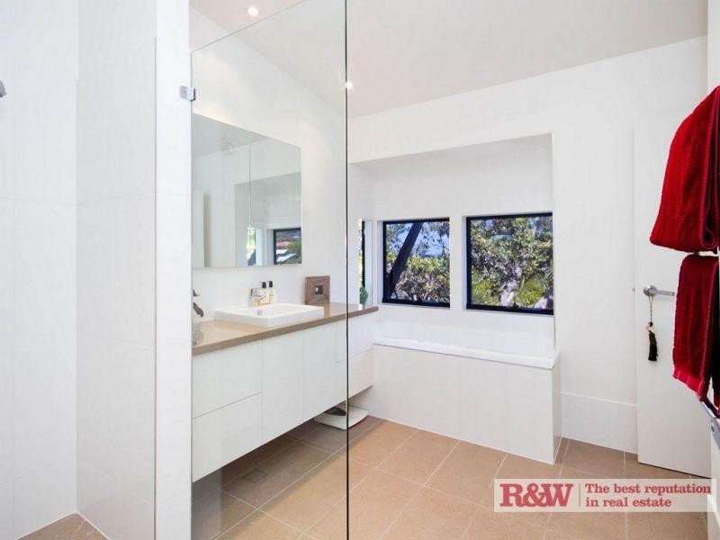 11 McAnally Drive, Sunshine Beach QLD 4567