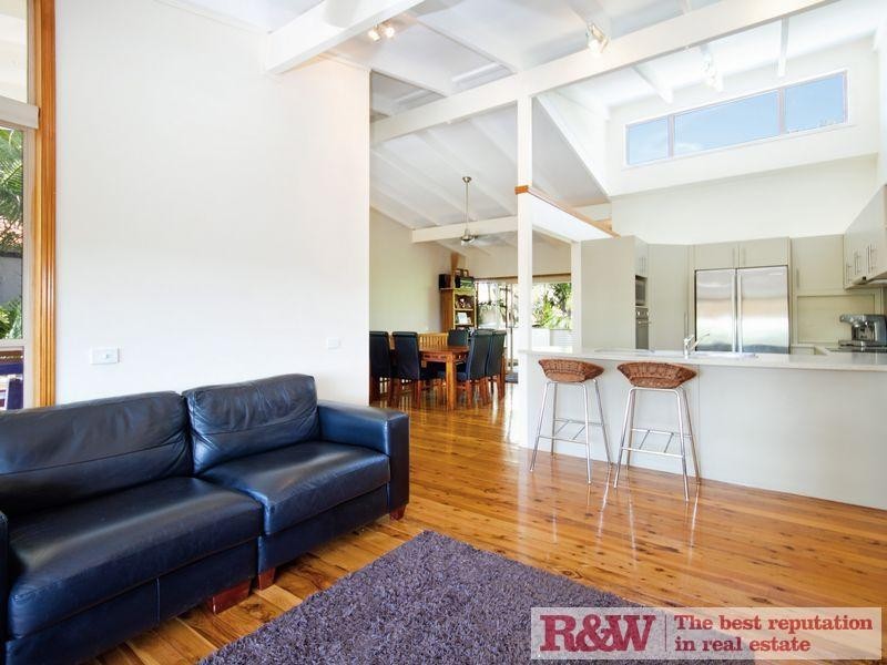 4 Southern Cross Parade, Sunrise Beach QLD 4567