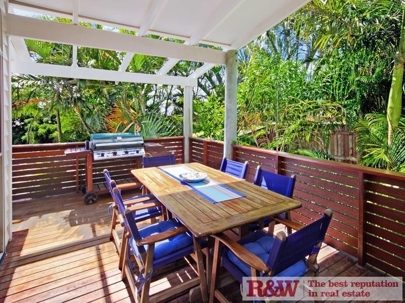 4 Southern Cross Parade, Sunrise Beach QLD 4567