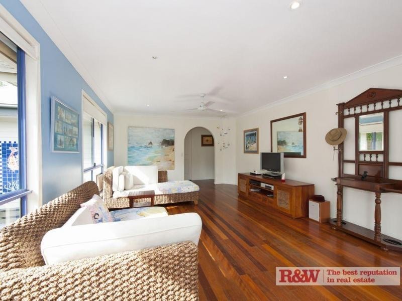 6 Bowsprit Place, Sunrise Beach QLD 4567