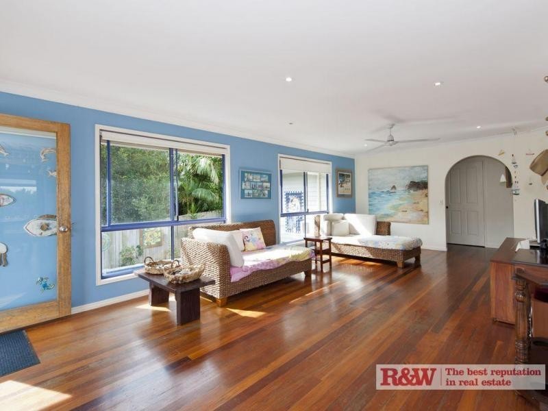 6 Bowsprit Place, Sunrise Beach QLD 4567