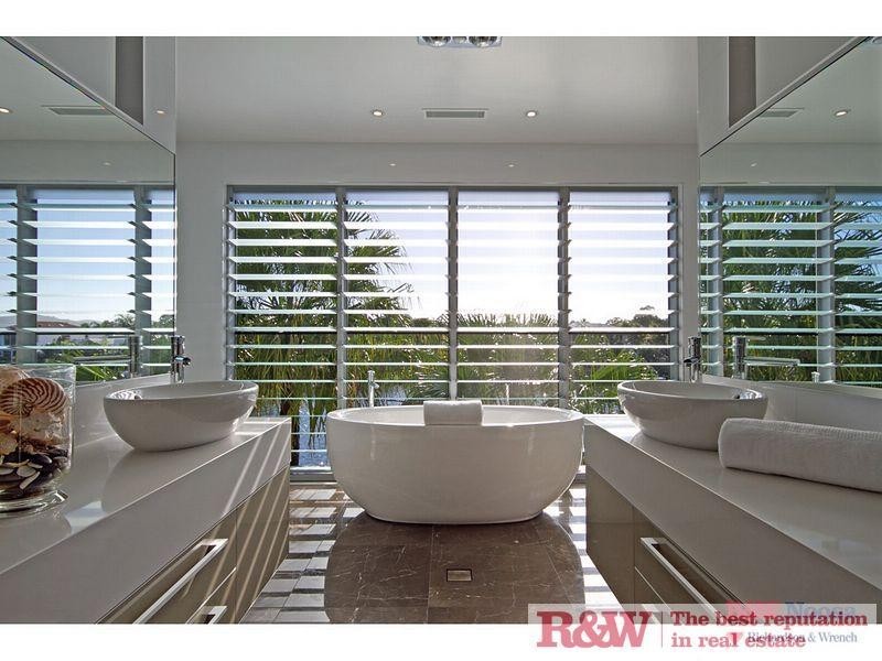 16 Seahorse Place, Noosa Waters QLD 4566