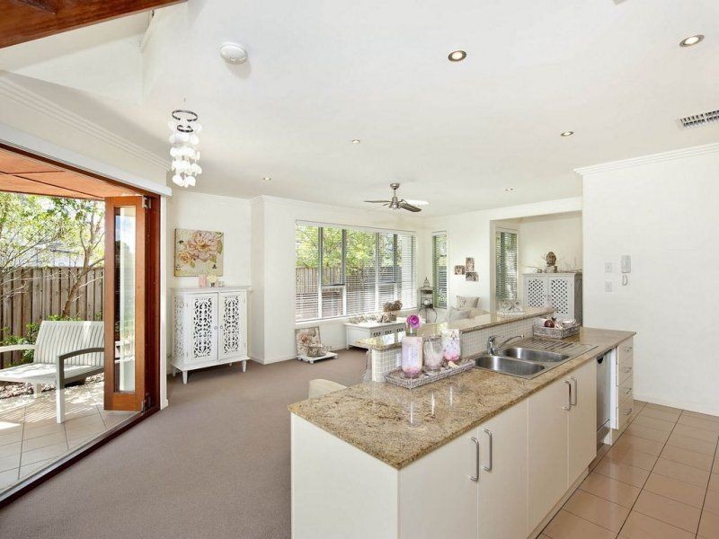 1/2 ‘Banyan Villas’ Lake Weyba Drive, Noosaville QLD 4566