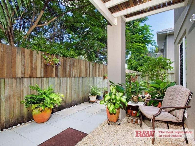 11/18 Koel Gardens , Lake Weyba Drive, Noosaville QLD 4566