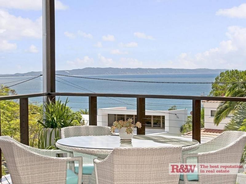 16 Angler Street, Noosa Heads QLD 4567