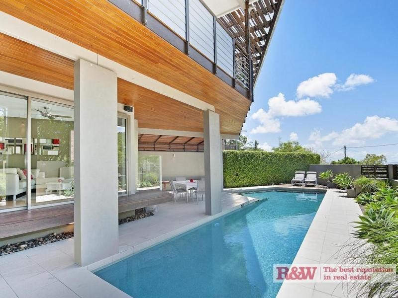 16 Angler Street, Noosa Heads QLD 4567