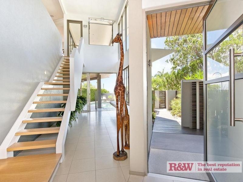 16 Angler Street, Noosa Heads QLD 4567