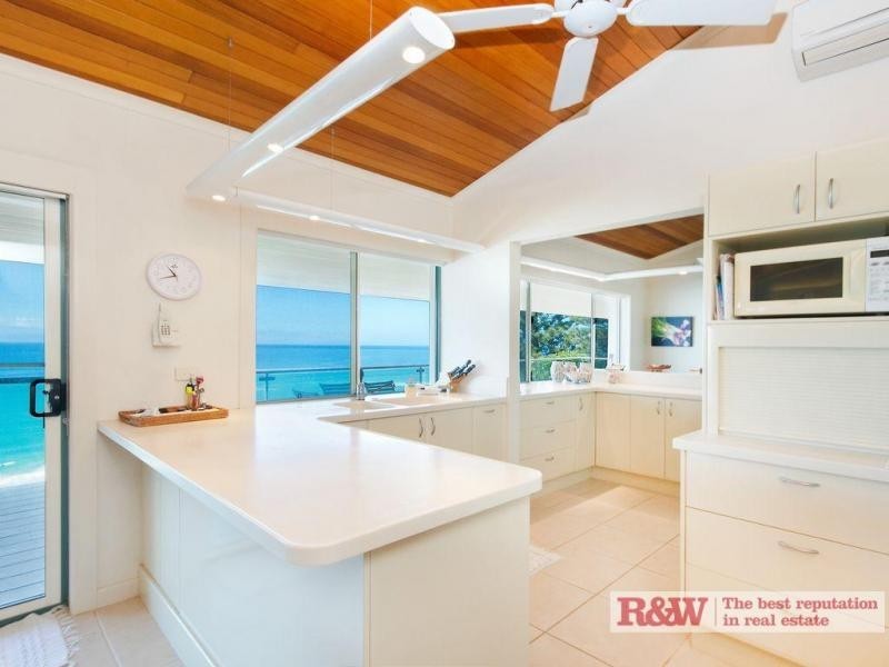 2 Arakoon Crescent, Sunshine Beach QLD 4567