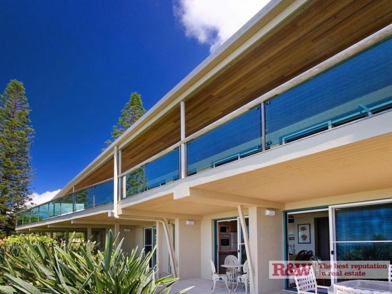 2 Arakoon Crescent, Sunshine Beach QLD 4567