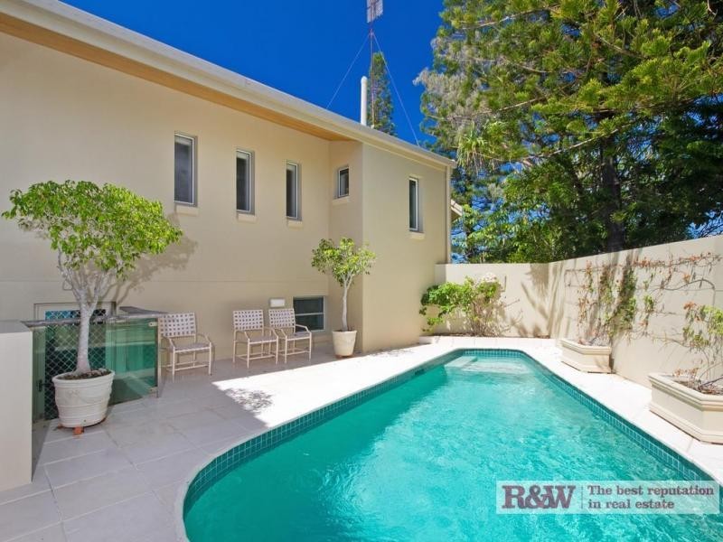 2 Arakoon Crescent, Sunshine Beach QLD 4567