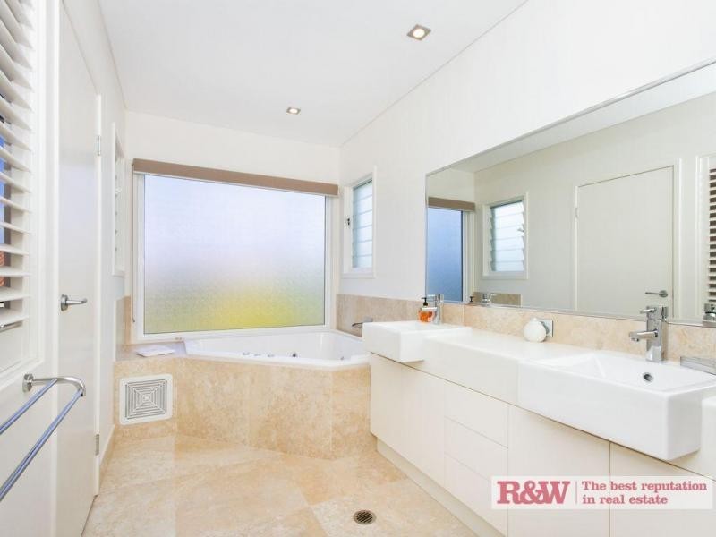 32 Wyona Drive, Noosa Heads QLD 4567