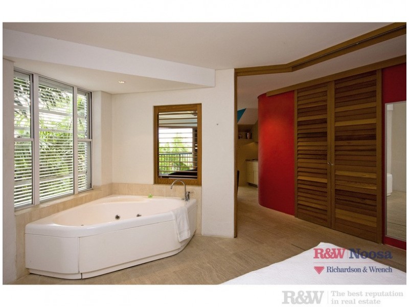 303/16  ‘Noosa Blue Resort’ Noosa Drive, Noosa Heads QLD 4567