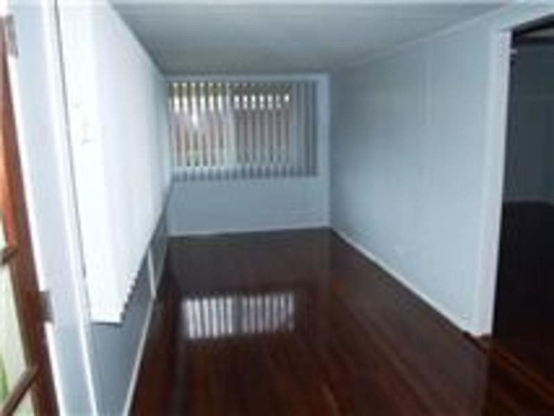 27 Caringa Street, Urangan QLD 4655