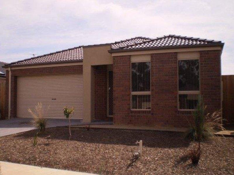 26 Wakenshaw Crescent, Pakenham VIC 3810