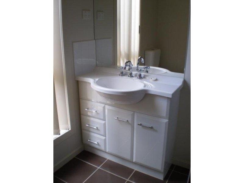 26 Wakenshaw Crescent, Pakenham VIC 3810