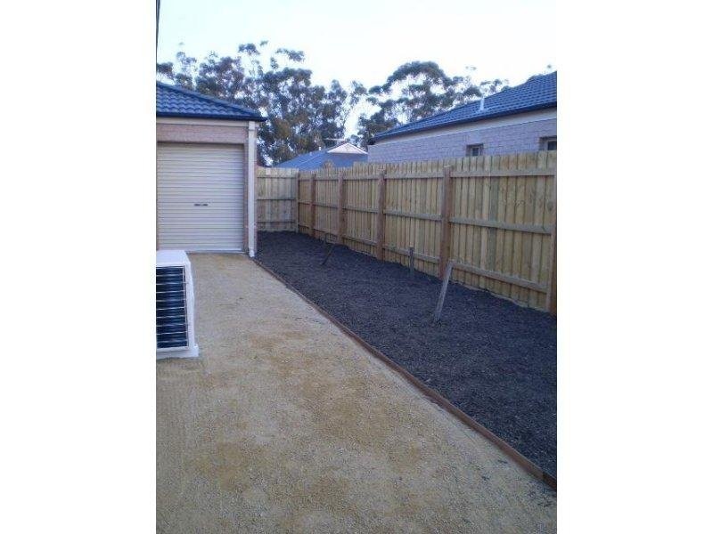 26 Wakenshaw Crescent, Pakenham VIC 3810