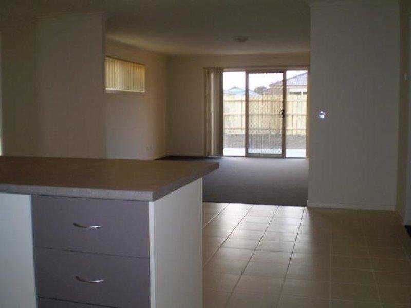 26 Wakenshaw Crescent, Pakenham VIC 3810