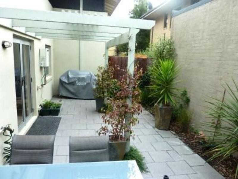 168 Ernest Jones Drive, Macleod VIC 3085