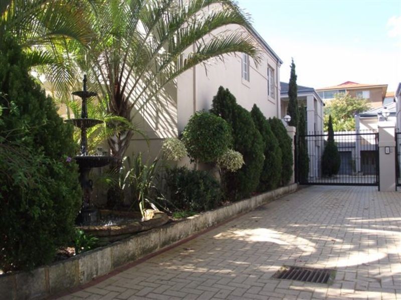 2/20 Stone Street, South Perth WA 6151