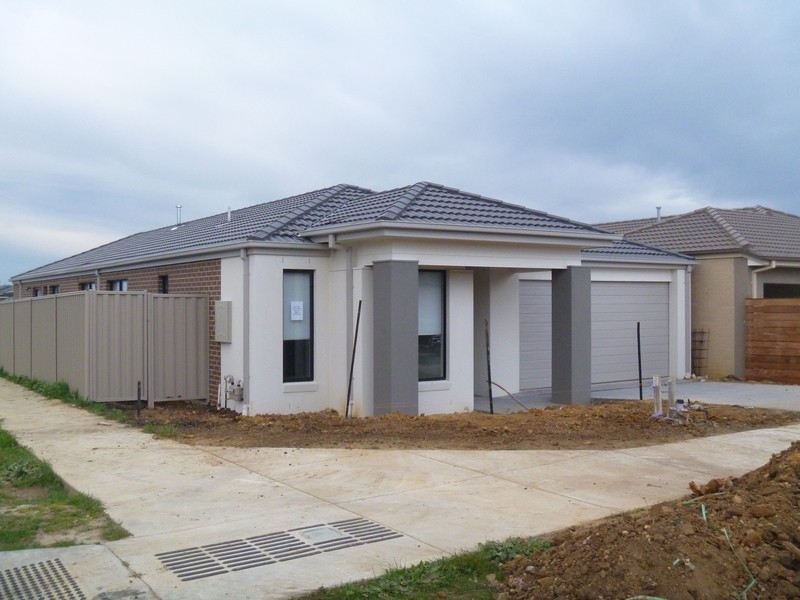 5 Hamish Avenue, Pakenham VIC 3810