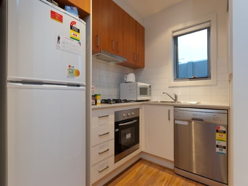17/6 Rosamond Rd, Footscray VIC 3011