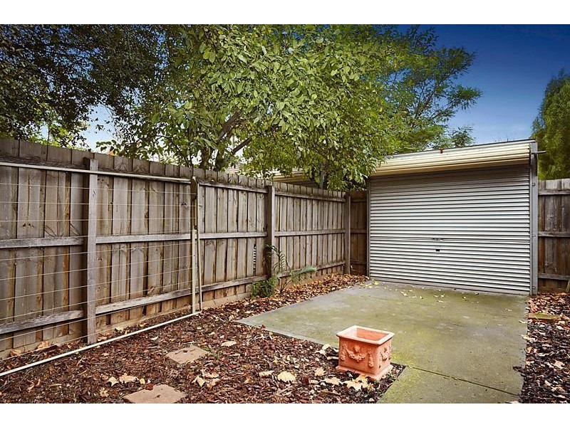 43 Eastwood Street, Kensington VIC 3031