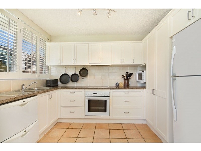 32 Riverview Parade, Surfers Paradise QLD 4217