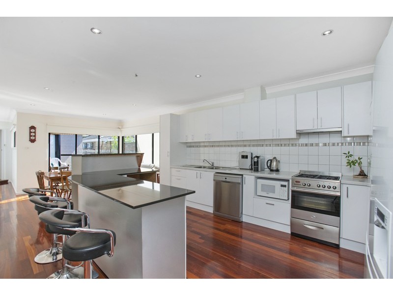 16 Longfellow Avenue, Mooroolbark VIC 3138