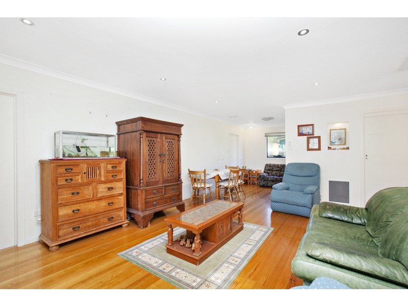 16 Longfellow Avenue, Mooroolbark VIC 3138