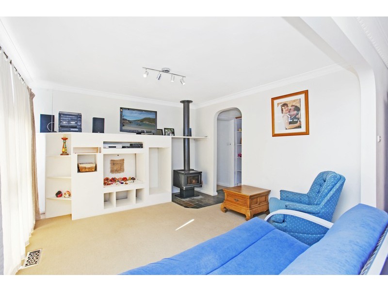 16 Longfellow Avenue, Mooroolbark VIC 3138