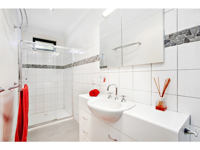 16 Longfellow Avenue, Mooroolbark VIC 3138