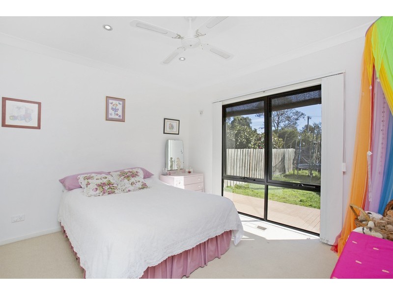 16 Longfellow Avenue, Mooroolbark VIC 3138